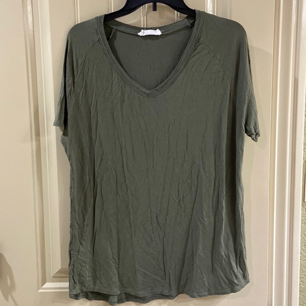V Neck Tunic by Excuse Me I Have to Go Be Awesome Brand, EUC!